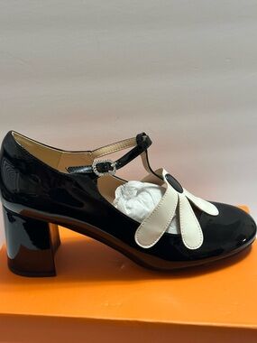 Black and White Flower Power Mary Jane Block Heel Pumps